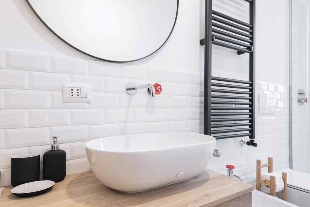 Easylife - Apartment With Balcony Near Navigli มิลาน ภายนอก รูปภาพ